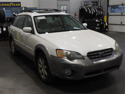 Used 2005 Subaru Outback 2.5i Limited image 3