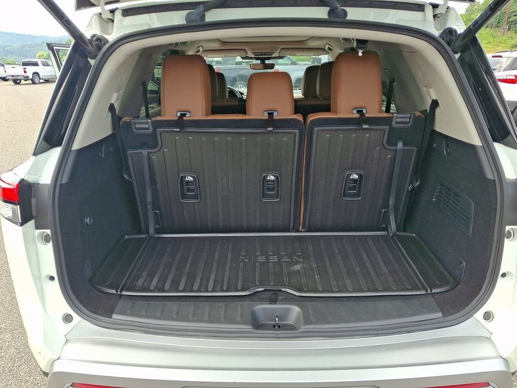 Used 2024 Nissan Pathfinder Platinum w/ Cargo Package AWD/4WD image 29