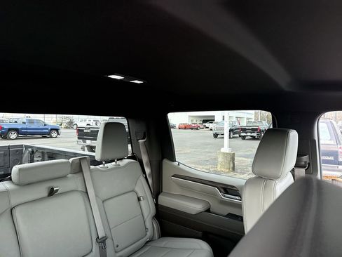 Used 2024 GMC Sierra 1500 SLT image 14