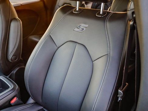 New 2026 Chrysler Pacifica Select w/ S Appearance Package image 26