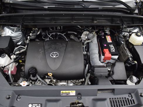 Used 2022 Toyota Highlander XLE image 9