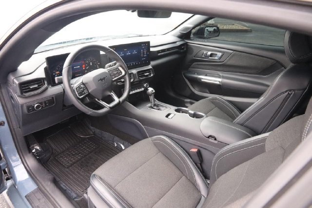 Used 2025 Ford Mustang Coupe RWD image 20