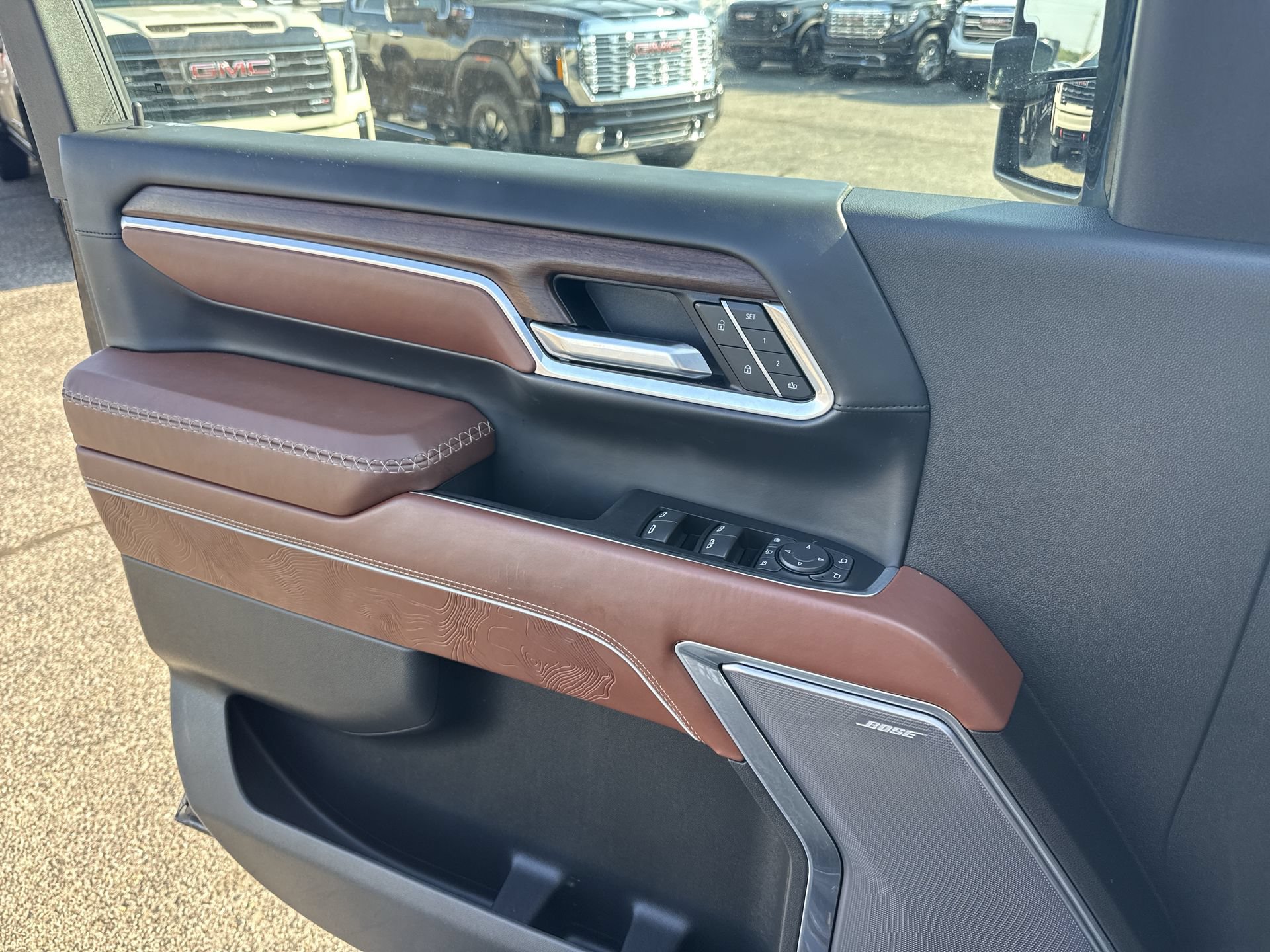 Used 2025 GMC Sierra 2500 Denali Ultimate AWD/4WD image 29