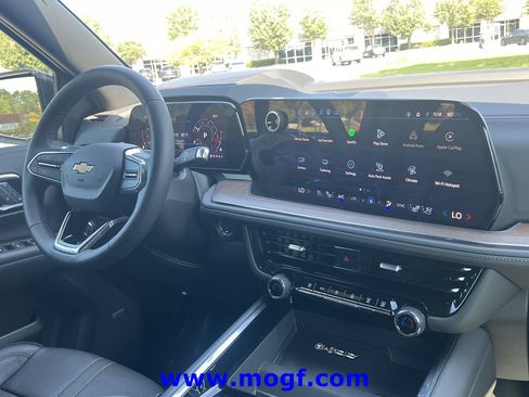 Used 2025 Chevrolet Tahoe High Country AWD/4WD image 6