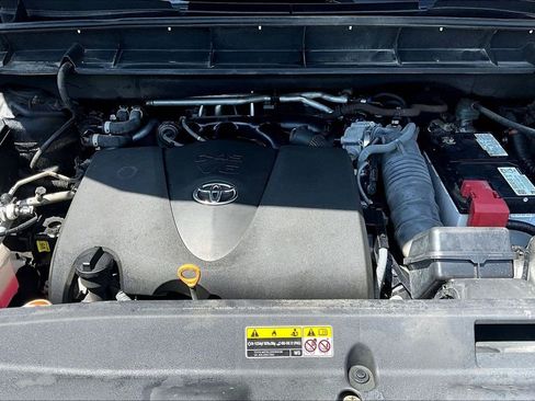 Used 2022 Toyota Highlander XLE AWD/4WD image 31