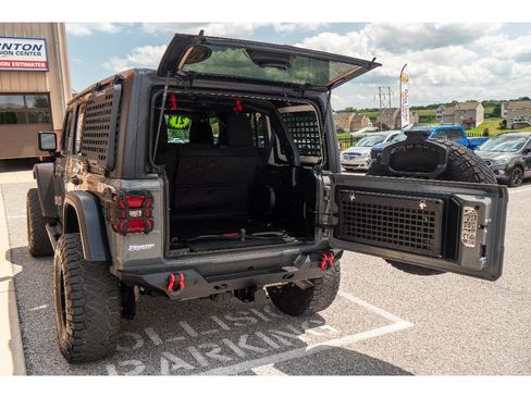 Used 2021 Jeep Wrangler Unlimited Rubicon AWD/4WD image 35