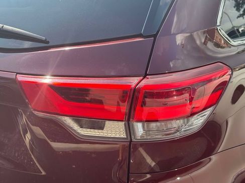 Used 2019 Toyota Highlander XLE AWD/4WD image 13