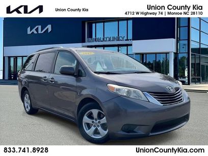 Used 2017 Toyota Sienna LE
