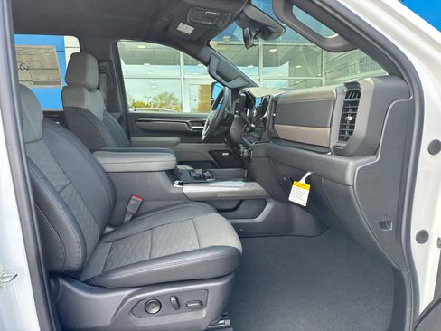 Used 2026 Chevrolet Silverado 2500 ZR2 AWD/4WD image 4