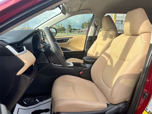 Used 2022 Toyota RAV4 LE image 13