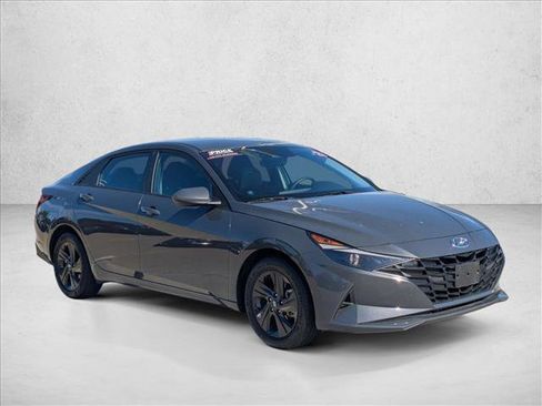 Used 2023 Hyundai Elantra SEL w/ Cargo Package image 3
