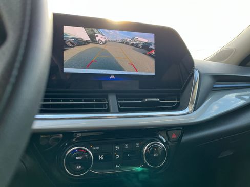 Used 2025 Chevrolet Trax LT image 21