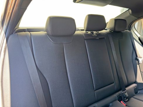 Used 2018 BMW 330i Sedan w/ Premium Package RWD image 39