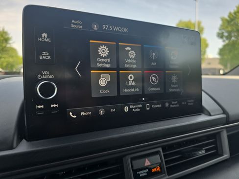 Used 2025 Honda Pilot TrailSport image 23