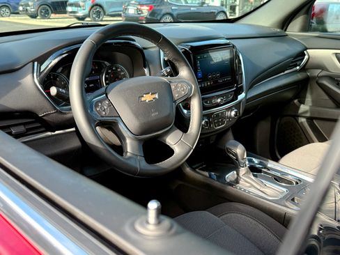 Used 2023 Chevrolet Traverse LT image 10