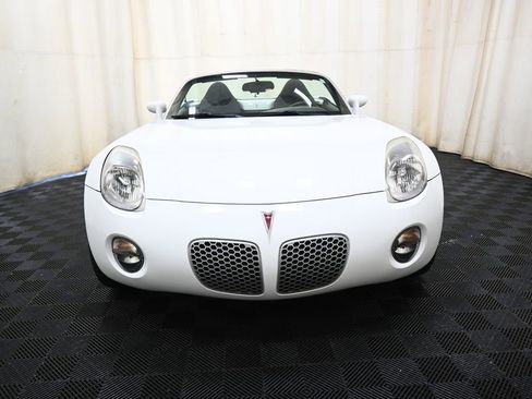 Used 2008 Pontiac Solstice Convertible w/ Preferred Package RWD image 2