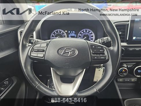 Used 2022 Hyundai Venue SEL image 16