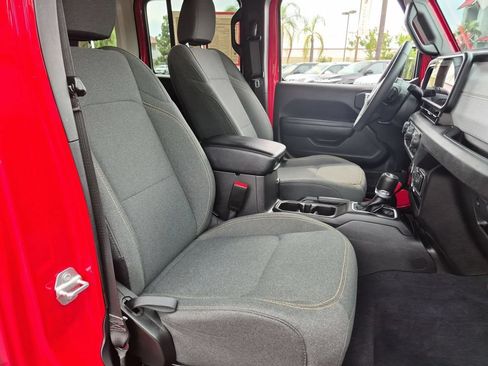 Used 2025 Jeep Wrangler Unlimited Sport AWD/4WD image 31