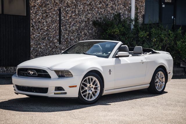 Used 2013 Ford Mustang Premium RWD image 30