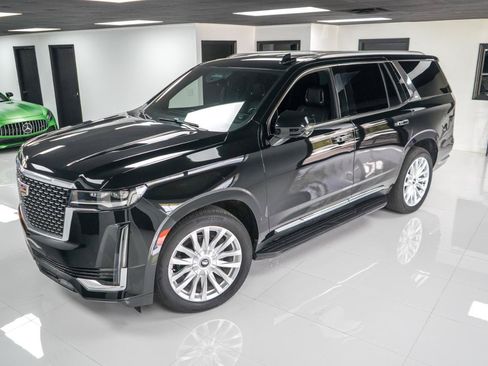 Used 2024 Cadillac Escalade Luxury RWD image 2