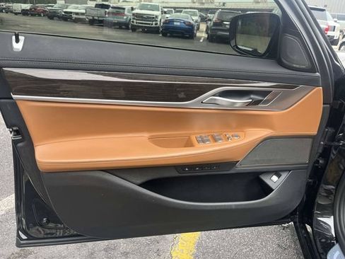 Used 2021 BMW 740i w/ Premium Package RWD image 19