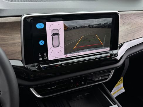 New 2026 Volkswagen Atlas SE FWD image 19