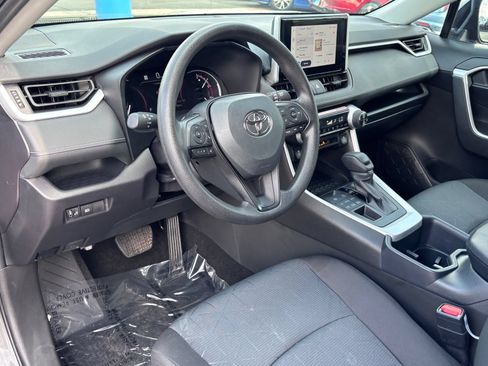Used 2025 Toyota RAV4 XLE AWD/4WD image 17