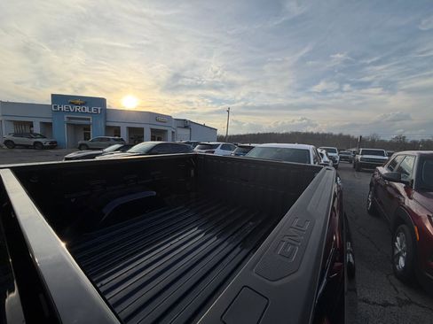 Used 2025 GMC Sierra 1500 SLT image 15