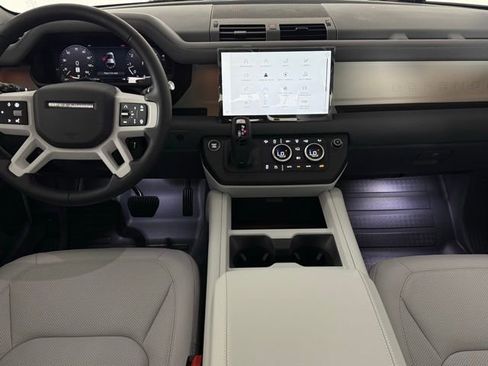 New 2025 Land Rover Defender 110 S image 28