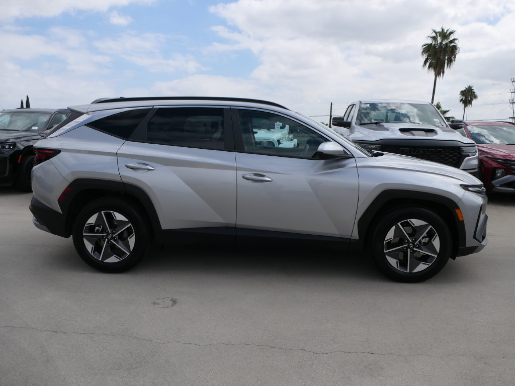 Used 2025 Hyundai Tucson SEL FWD image 2