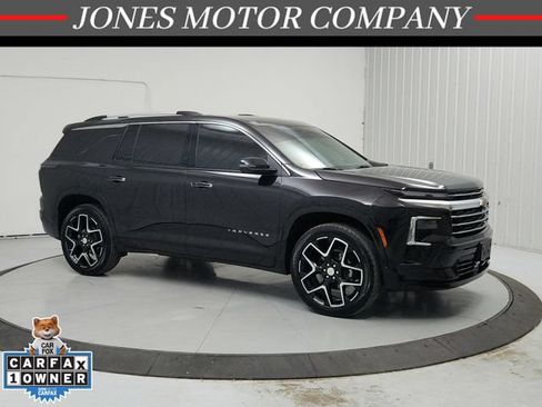 Used 2026 Chevrolet Traverse High Country FWD image 1
