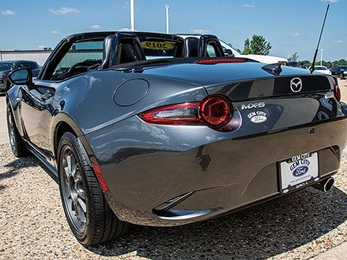 Used 2019 MAZDA MX-5 Miata Grand Touring w/ GT-S Package RWD image 3