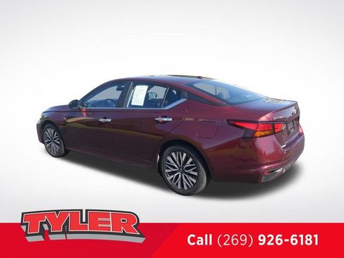 Used 2024 Nissan Altima 2.5 SV FWD image 5