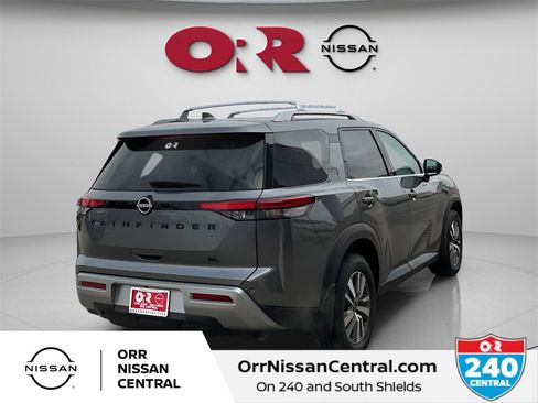Used 2024 Nissan Pathfinder SL w/ Black Appearance Package image 5