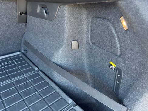 Used 2019 Volvo XC40 T5 Momentum image 55