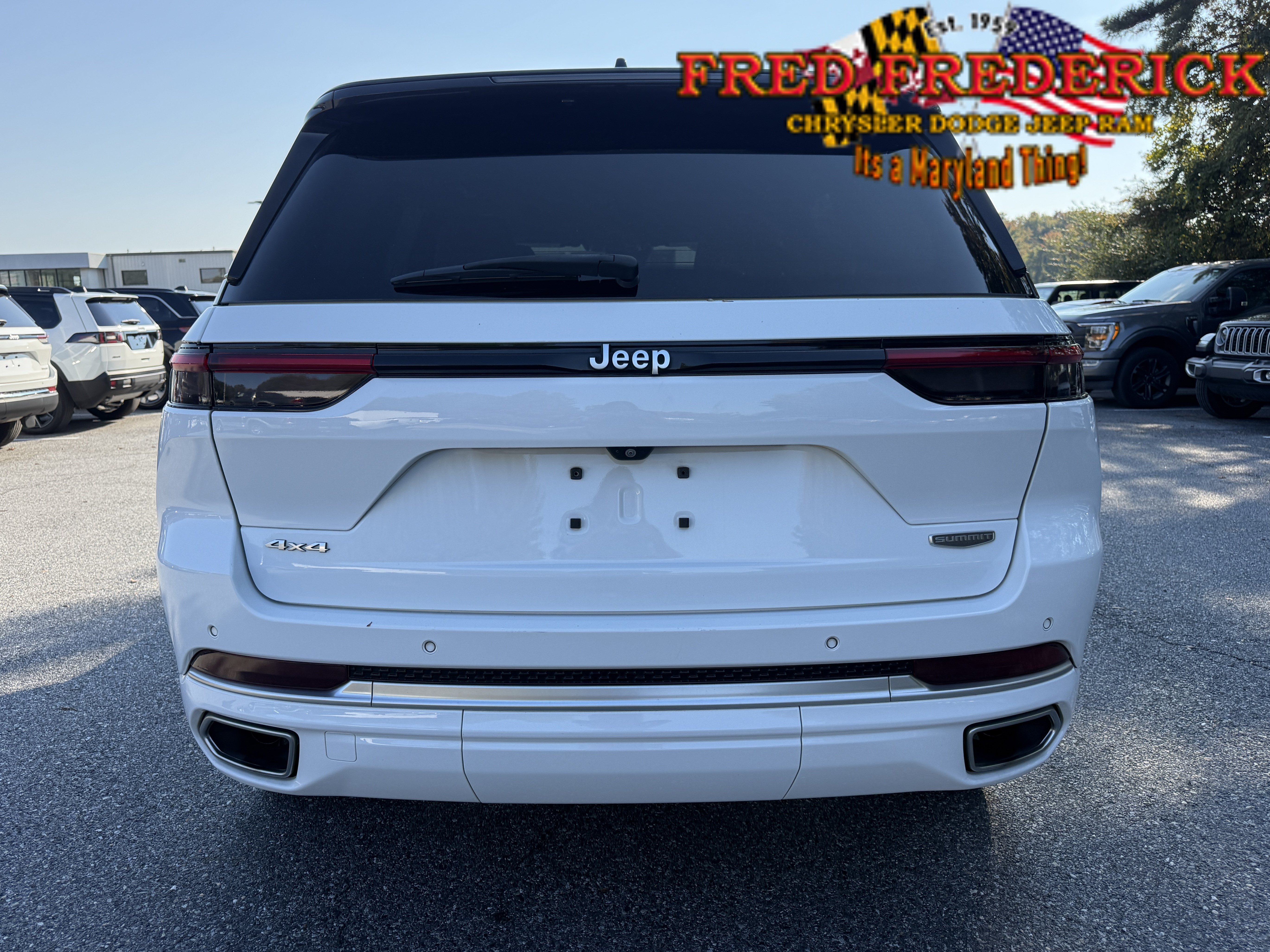 Used 2022 Jeep Grand Cherokee Summit AWD/4WD image 6