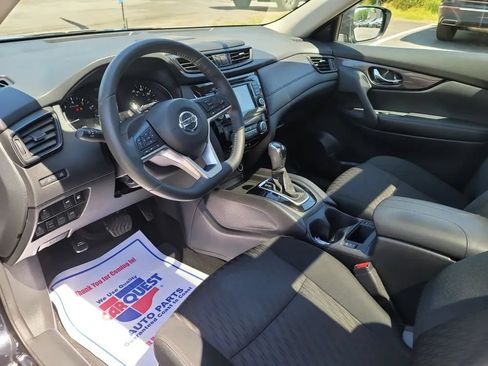Used 2018 Nissan Rogue SV w/ Sun & Sound Touring Package AWD/4WD image 10