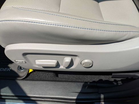 Used 2019 Toyota Highlander Limited AWD/4WD image 7