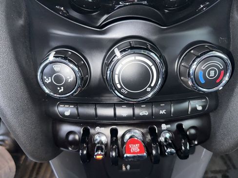 Used 2019 MINI Cooper 2-Door Hardtop image 17