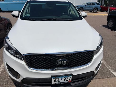 Used 2016 Kia Sorento AWD w/ LX Convenience Package image 2