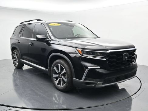 Used 2023 Honda Pilot Touring image 2