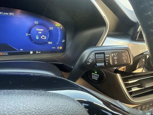 Used 2021 Ford Escape Titanium image 32