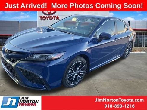 Used 2024 Toyota Camry SE image 3