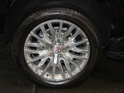 Used 2025 GMC Yukon Denali w/ Advanced Technology Package image 54