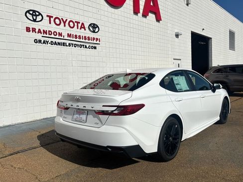 New 2026 Toyota Camry SE image 5