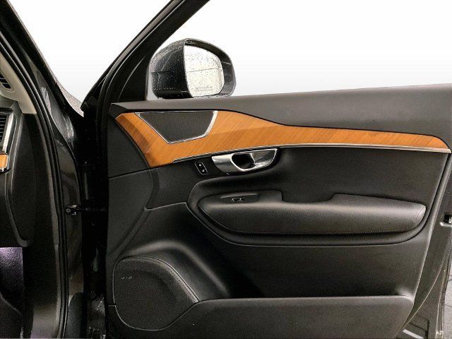 Used 2022 Volvo XC90 T6 Momentum w/ Climate Package AWD/4WD image 23