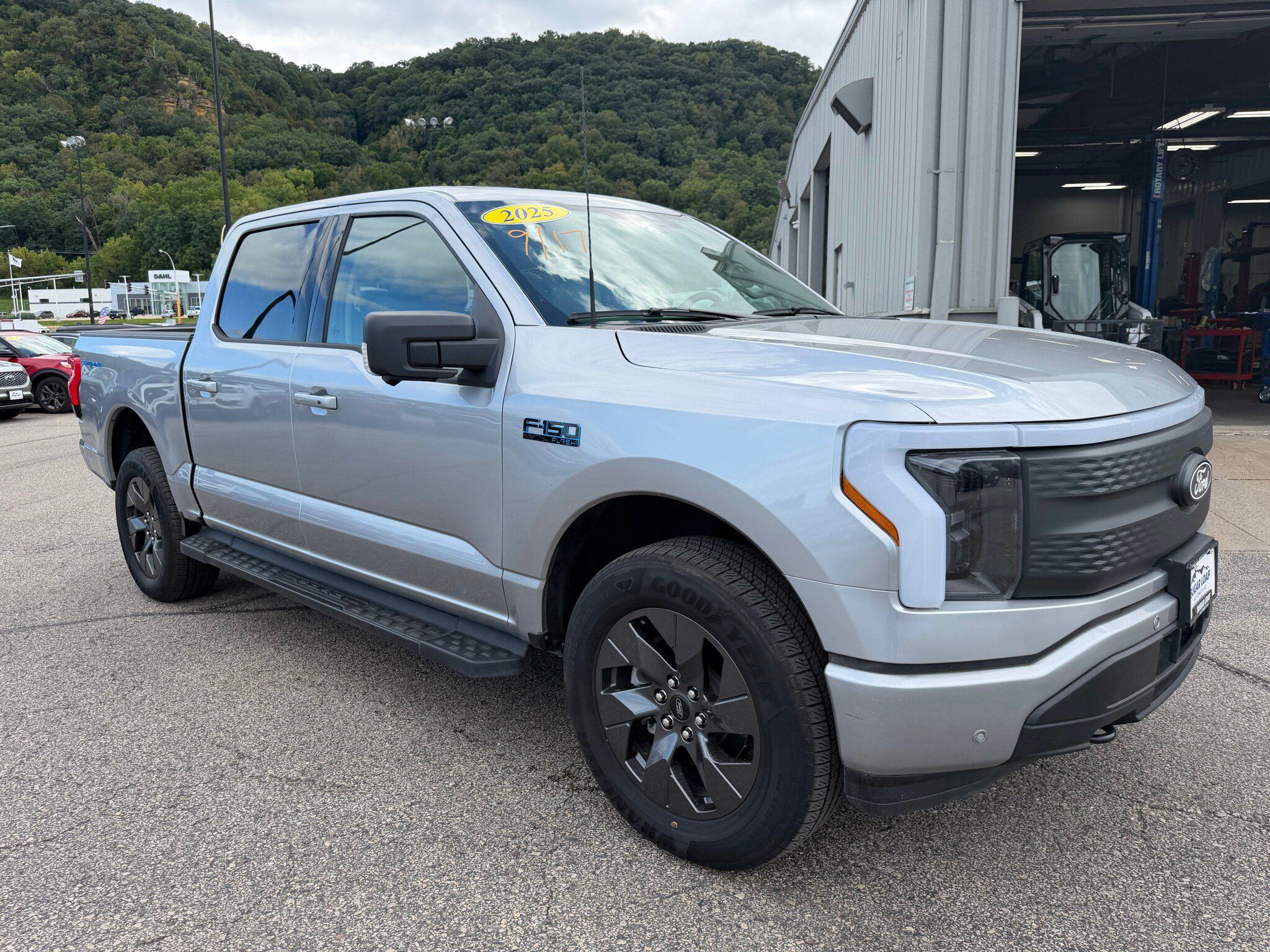 Used 2025 Ford F150 Lightning Flash AWD/4WD image 3
