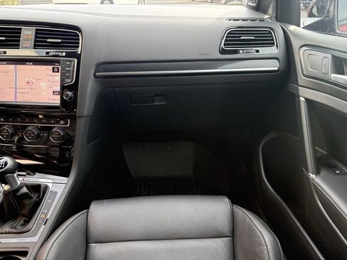 Used 2017 Volkswagen Golf R 4-Door image 8