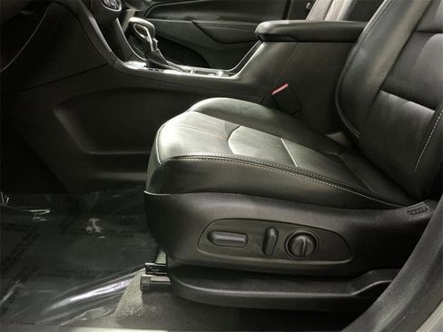 Used 2023 Chevrolet Equinox Premier image 22