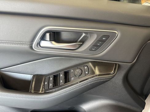 New 2026 Nissan Rogue Platinum AWD/4WD image 15